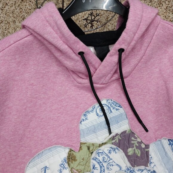 3247 Size XL H&M Upcycled Sweat Shirt With Quilted Flower Insert - Picture 4 of 8